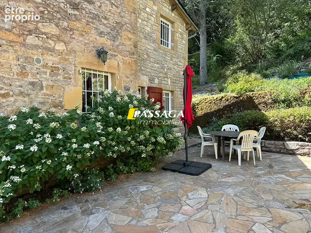 A VENDRE - Magnifique ensemble immobilier avec terrain arboré - SAINT GENIEZ D'OLT ET D'AUBRAC - photo 4