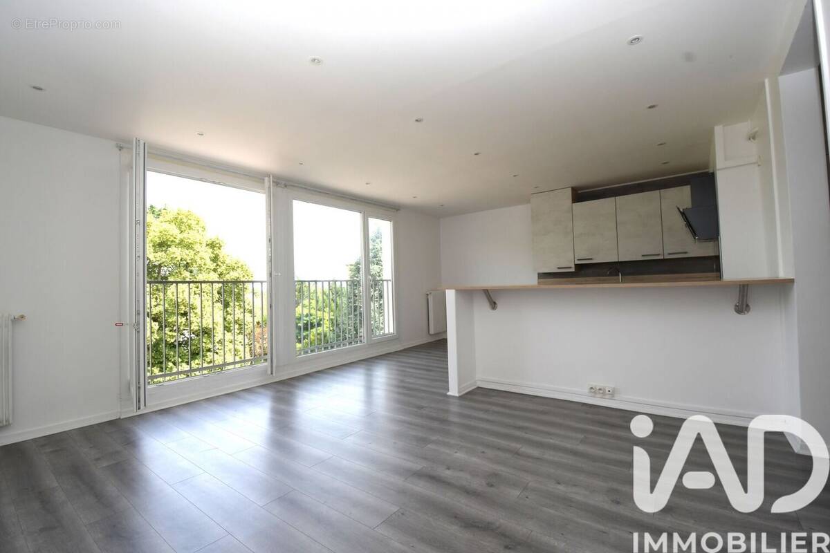 Photo 1 - Appartement à BRUYERES-LE-CHATEL