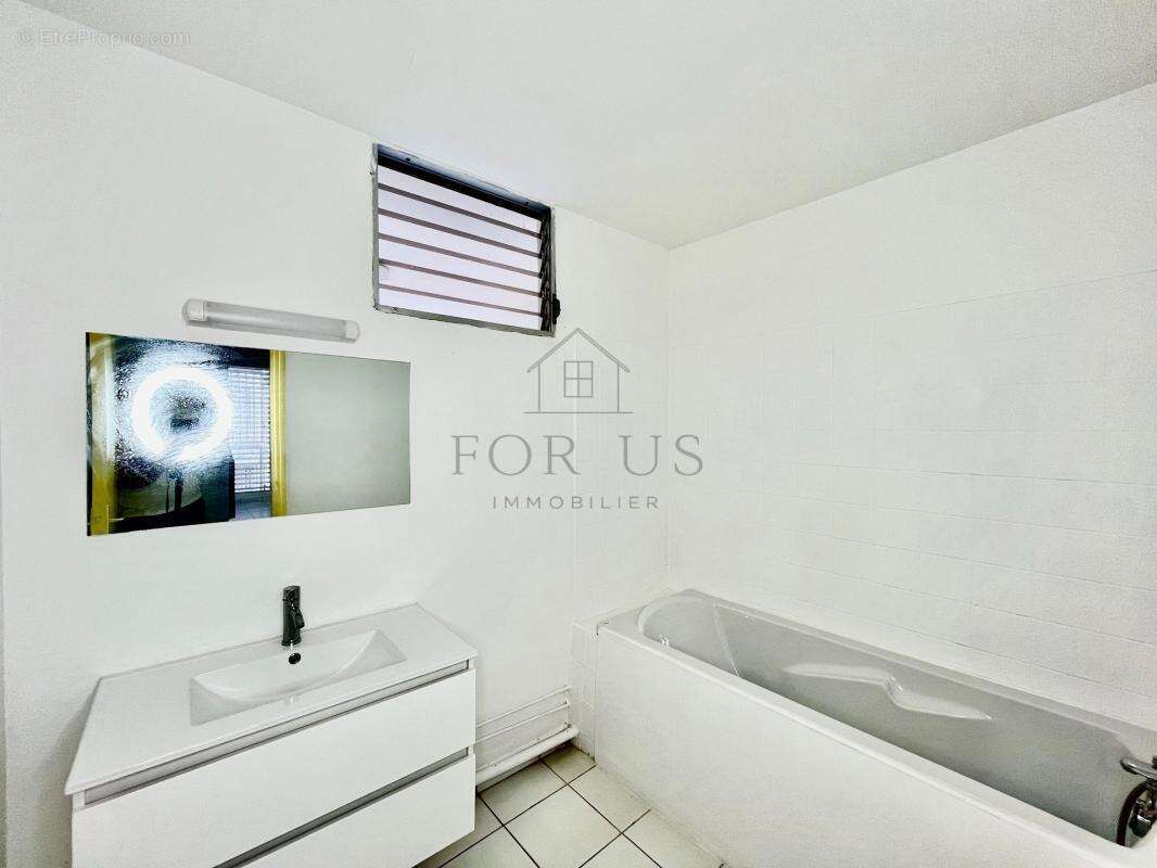 Appartement à LES ABYMES