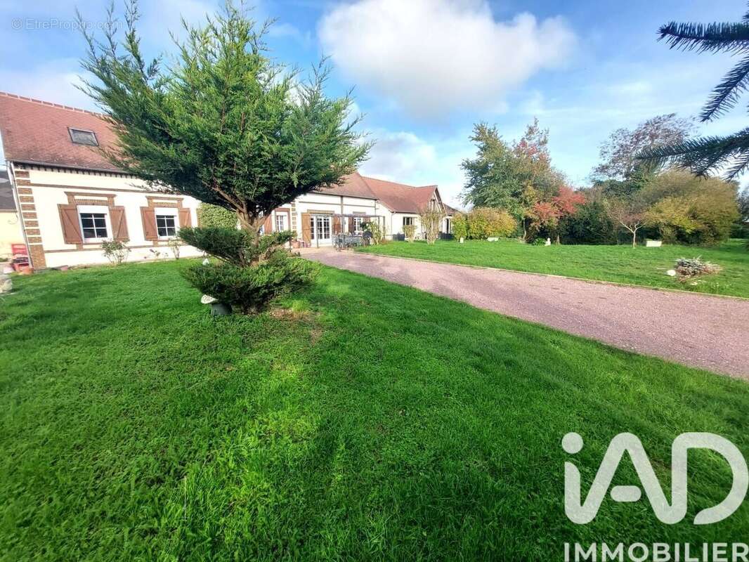 Maison 400 m² à Chavigny-Bailleul  - photo 3