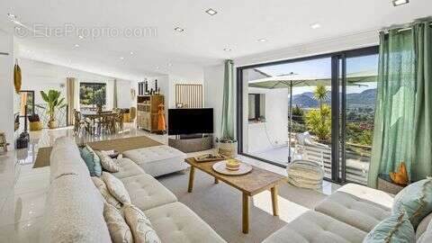 Maison à MANDELIEU-LA-NAPOULE