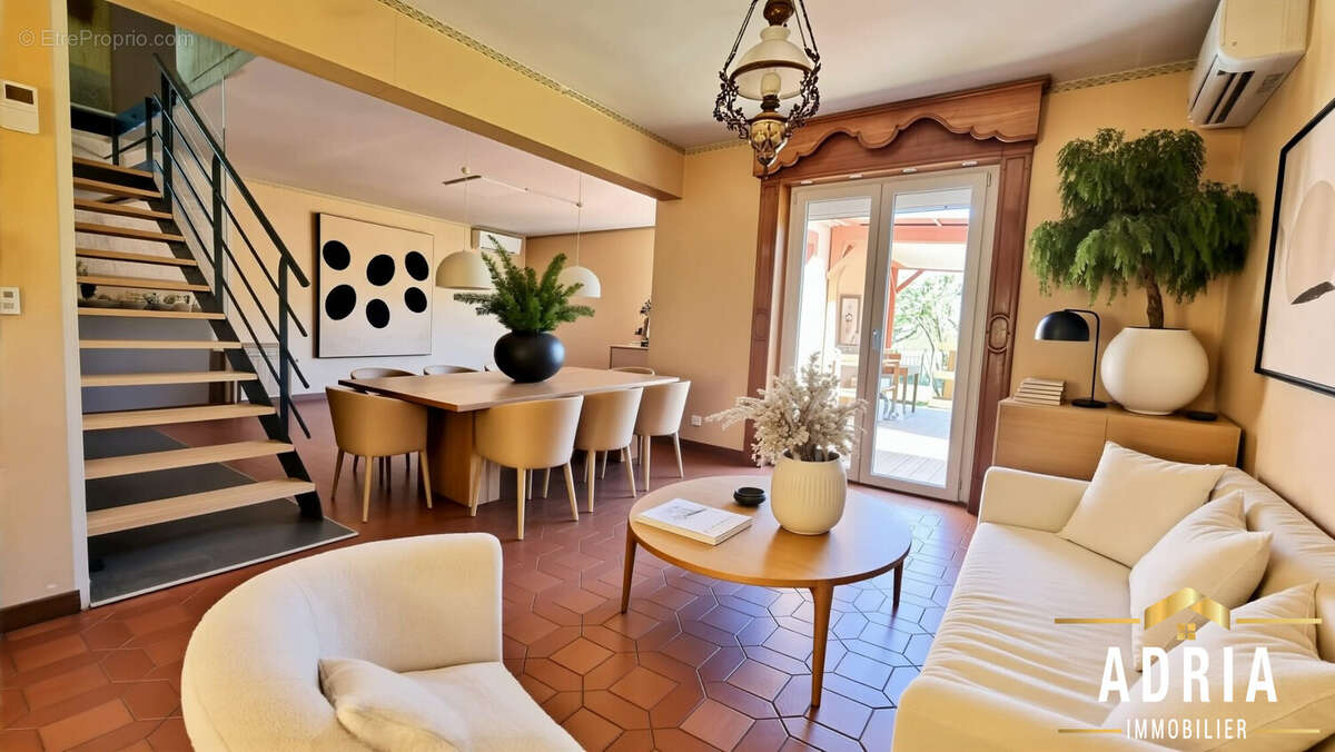 Pièce à vivre projetée par IA - Maison à MAIZIERES-LES-METZ