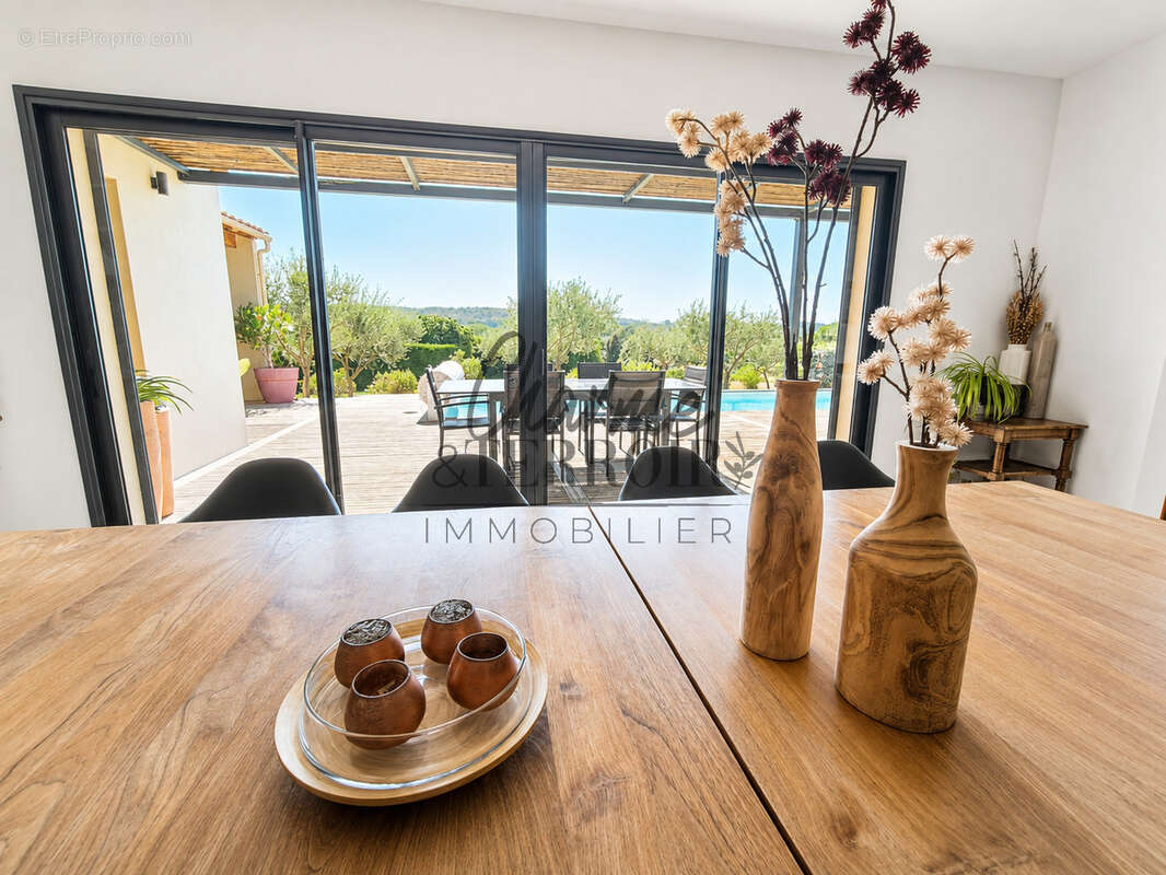 Superbe Villa contemporaine de plain-pied avec piscine et vue dégagée - photo 12