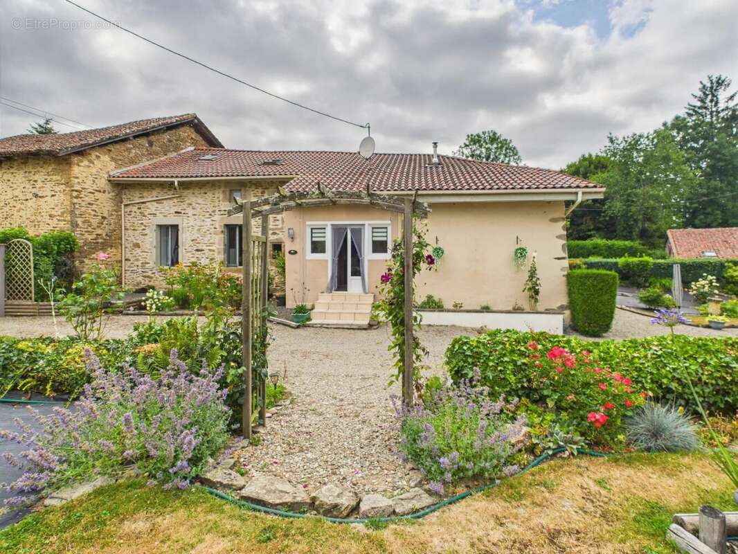 Propriété de charme avec lac, prairie, piscine et dépendances - photo 14