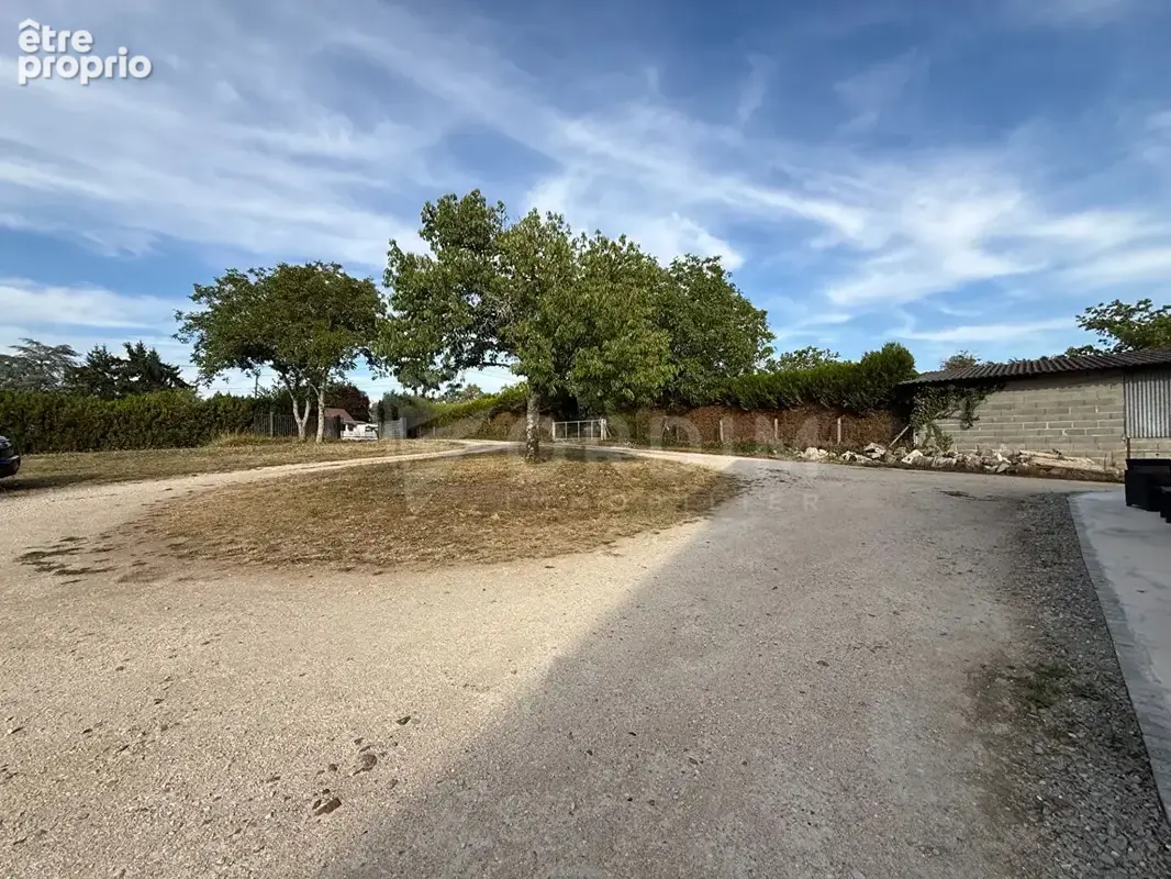 Ensemble immobilier avec maison  et dépendances sur près d'un hectare - photo 14