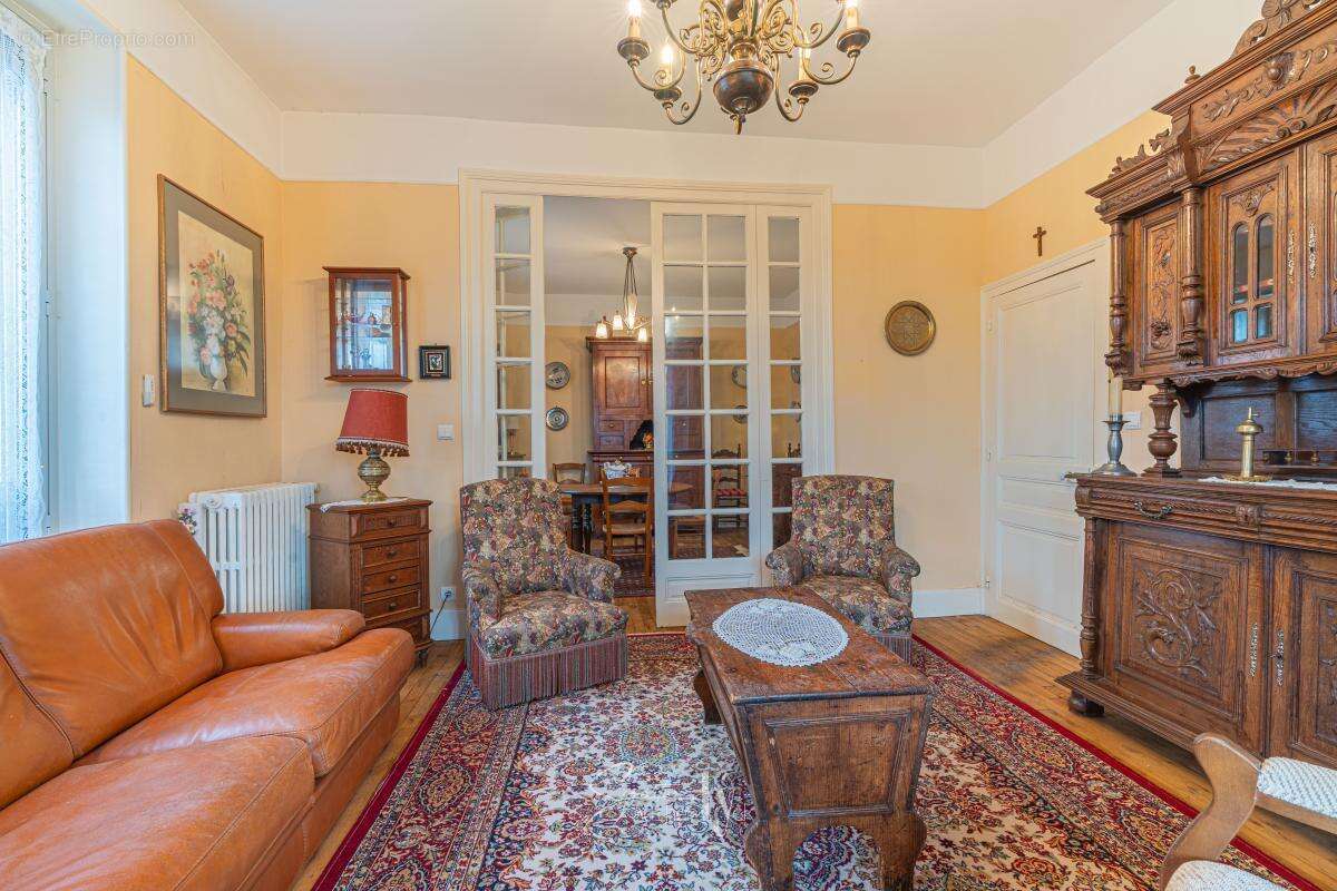 Maison à SAINT-GERMAIN-LES-BELLES