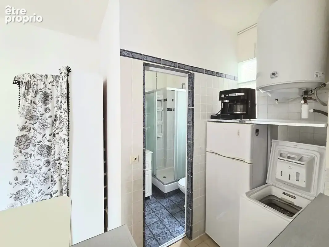Appartement 2 pièces, calme sur cour - Place Voltaire - photo 4