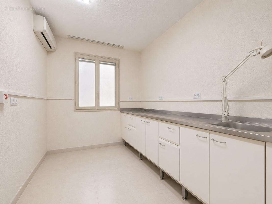 Avignon intra-muros - local professionnel - secteur vernet - photo 5