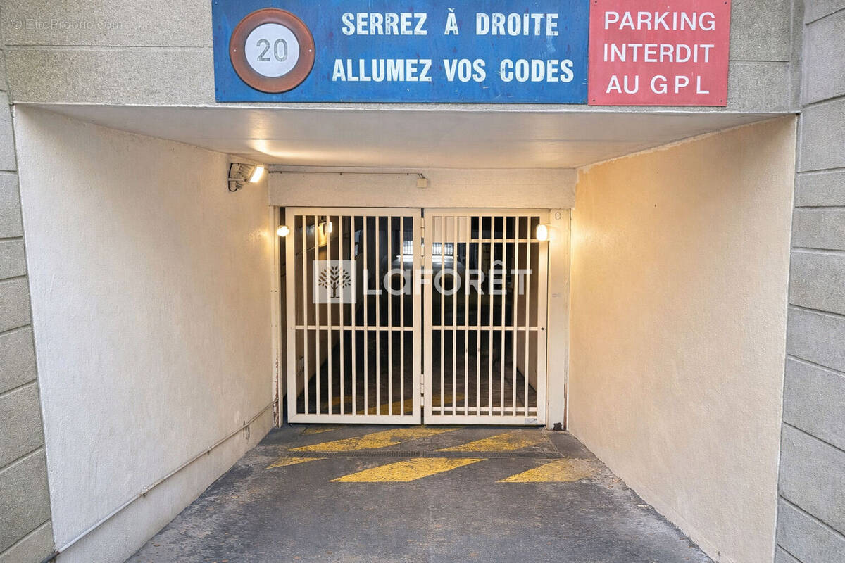 Parking à PARIS-15E