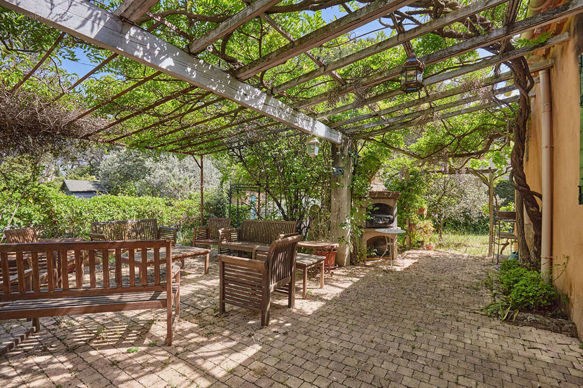 Maison Lambesc - Calme absolu - Jardin buccolique- 2300M2 de terrain - photo 4