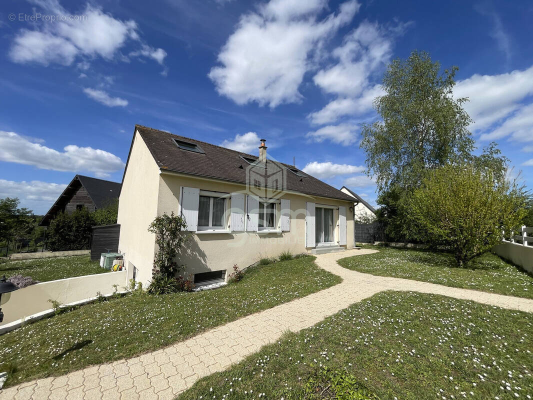 Maison à MONTBAZON