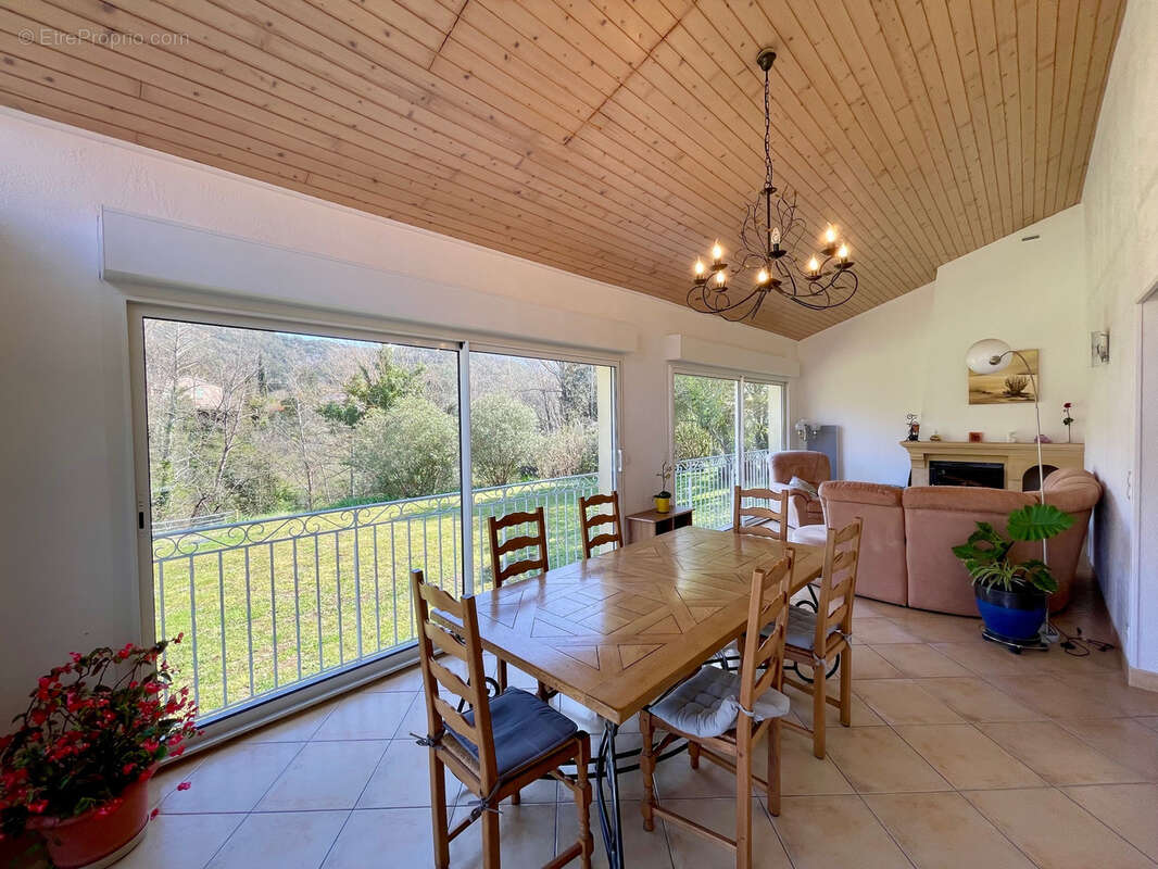 Maison à REYNES