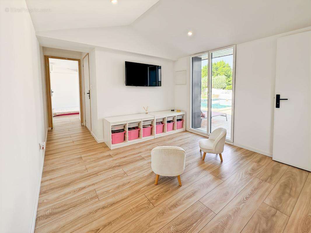 Maison rénovée de plain-pied avec piscine - 4 chambres - Livron-sur-Drôme - photo 11