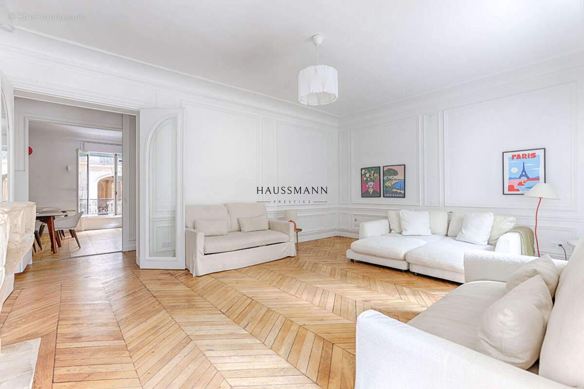 Appartement à PARIS-16E