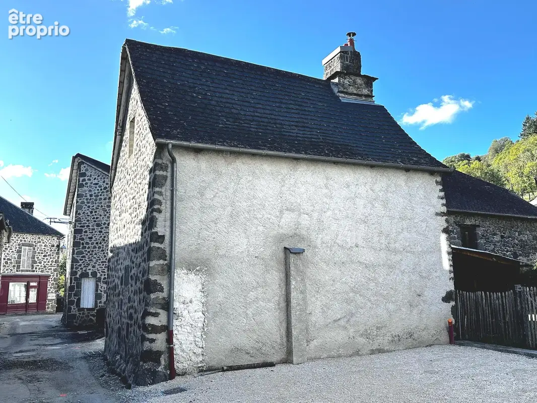 Maison 3 pièces 45 m² à vendre à Saint-Martin-Valmeroux (15140) - photo 2