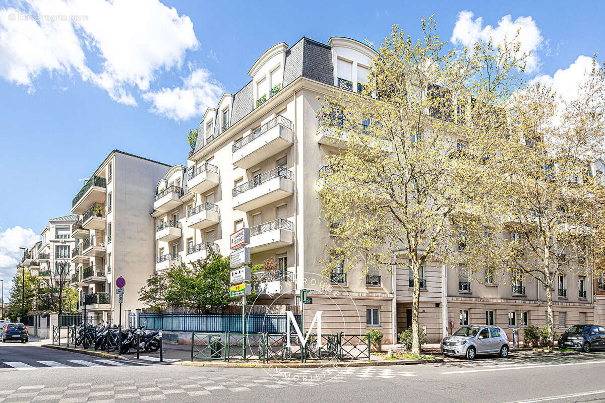 Appartement à LA GARENNE-COLOMBES
