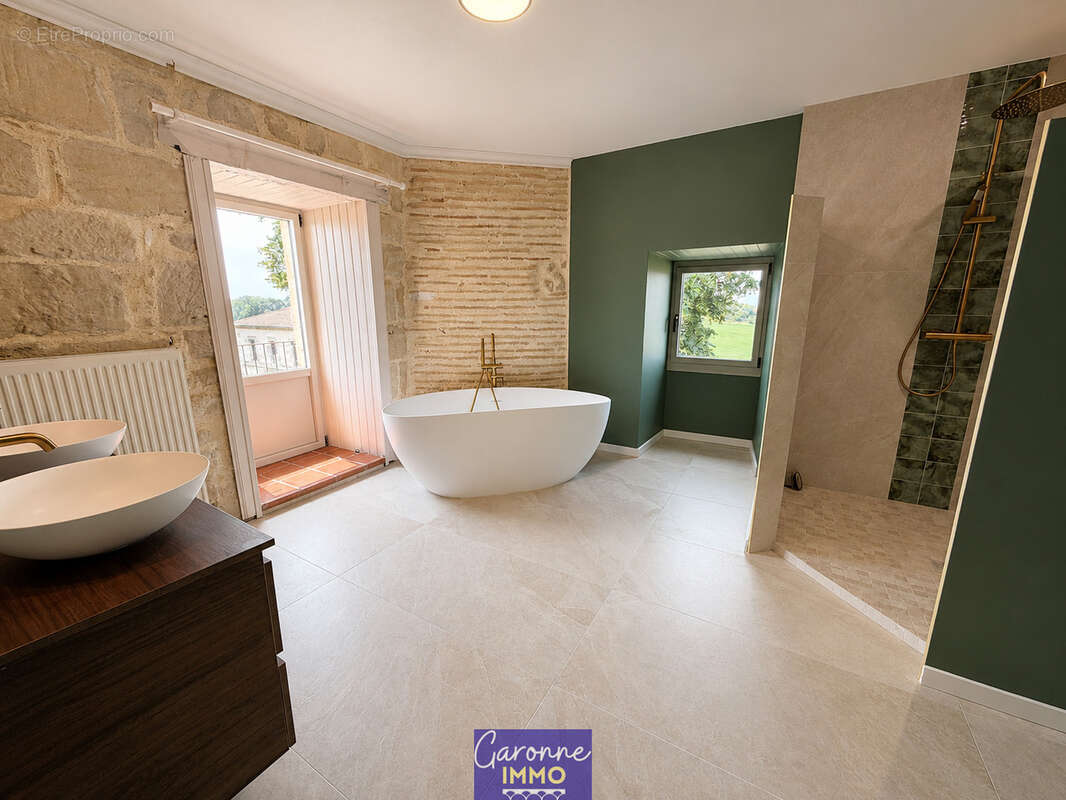 Maison en pierre rénovée avce piscine et vue imprenable - photo 12