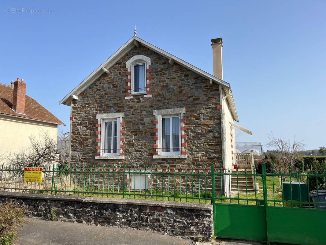 Maison à COUSSAC-BONNEVAL