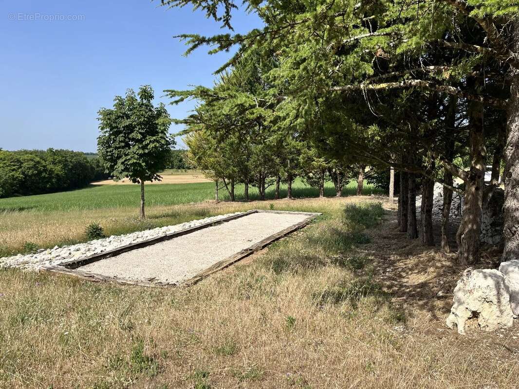 Maison à MONTAIGU-DE-QUERCY