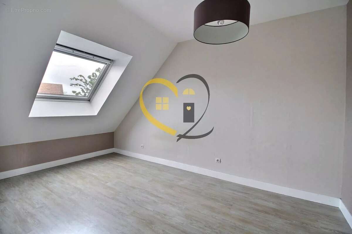 Maison à LA CHAPELLE-SAINT-URSIN