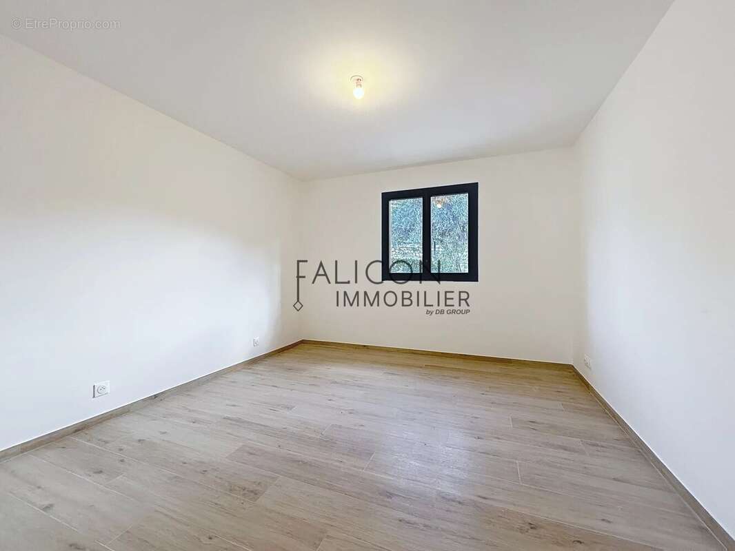 Maison à TOURRETTE-LEVENS