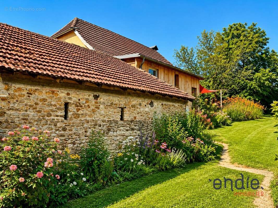 Propriété avec dépendances sur 7,5 hectares au charme authentique - photo 16