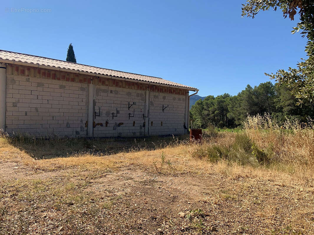 Terrain à POURRIERES