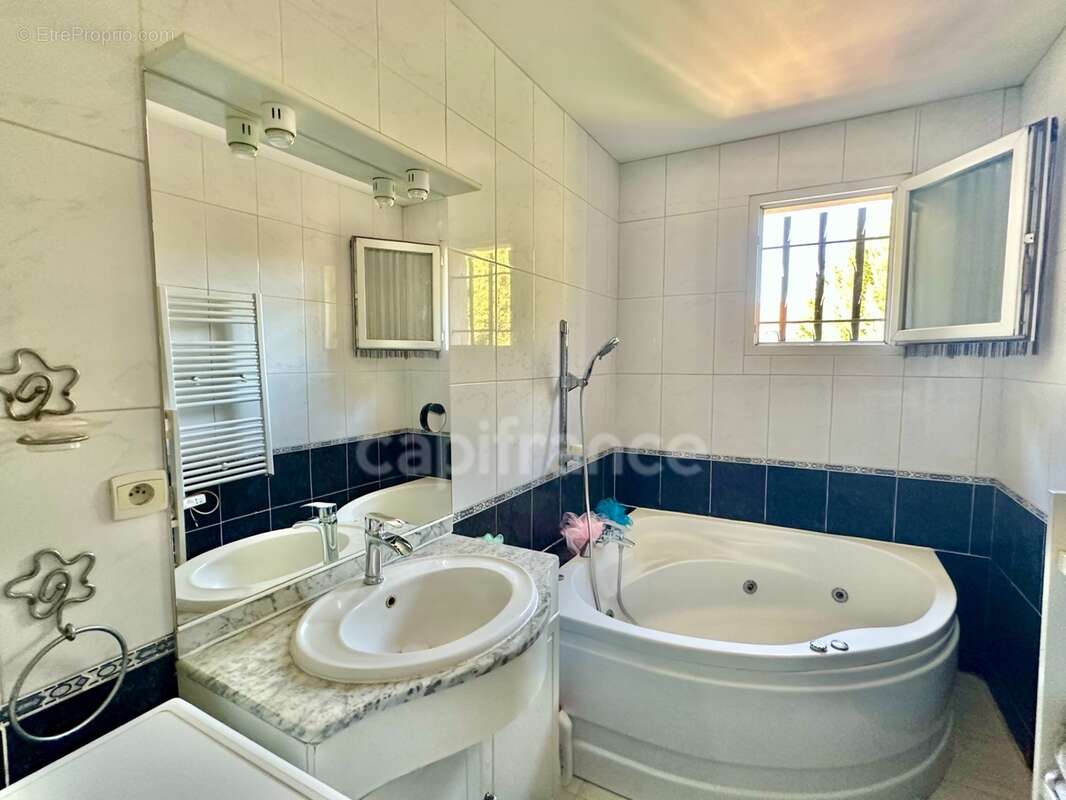 Maison de famille 136 m2 sur Jardin paysager 301 m2 - photo 15