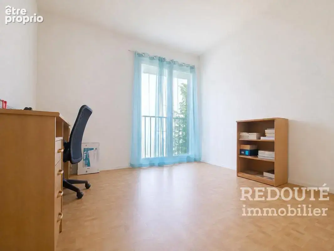 Appartement t3 bis – fagnières – balcon – parking - cave - photo 4