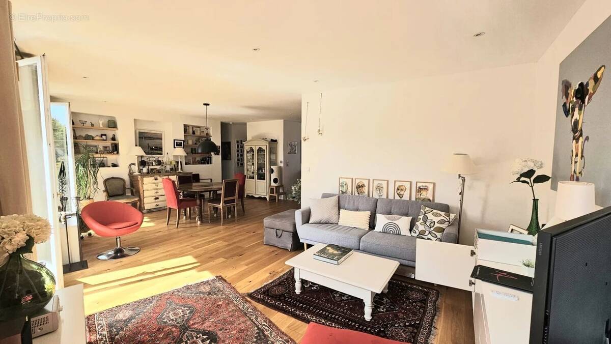 Appartement de standing dans immeuble de caractere - photo 3