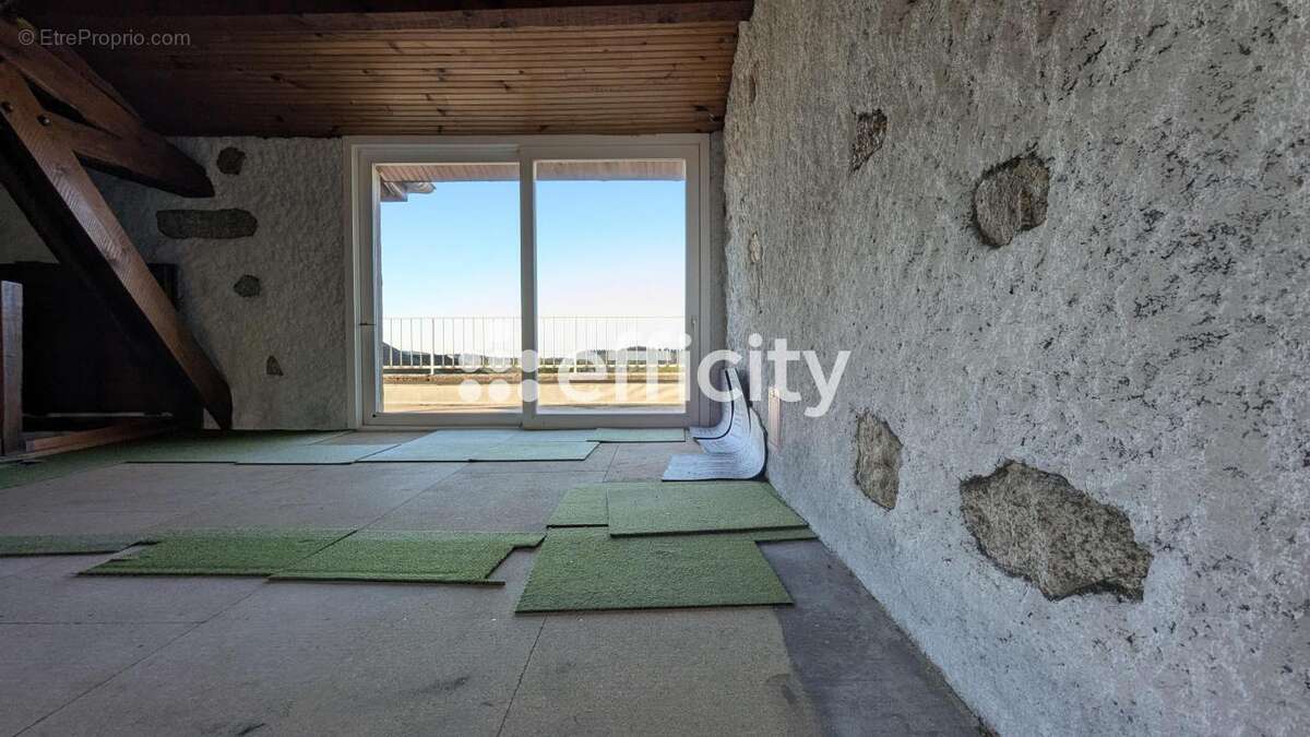 Maison à SAINT-REMY-SUR-DUROLLE