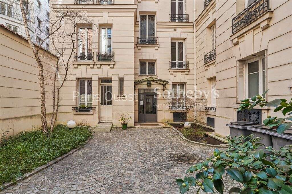 Appartement à NEUILLY-SUR-SEINE