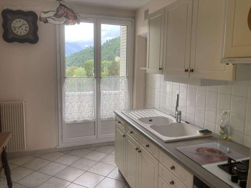 Appartement à SAINT-MARTIN-D'HERES