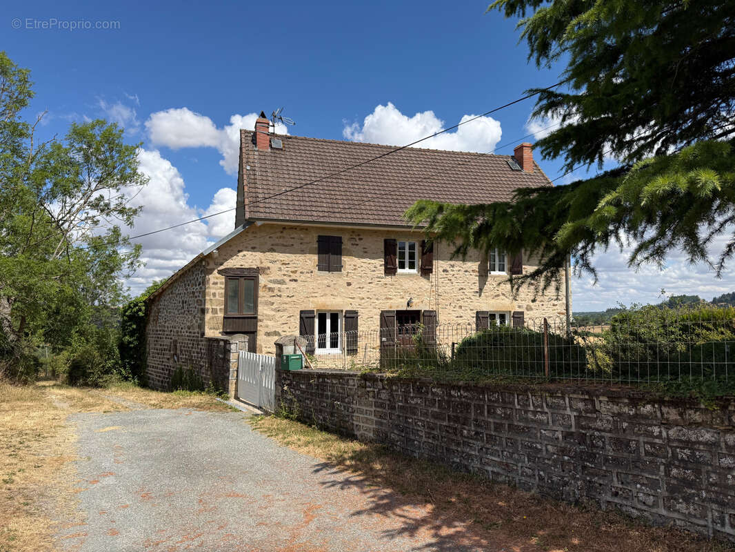Auv 1224 : Maison en pierres, garage, vue superbe, 822m2 - photo 18
