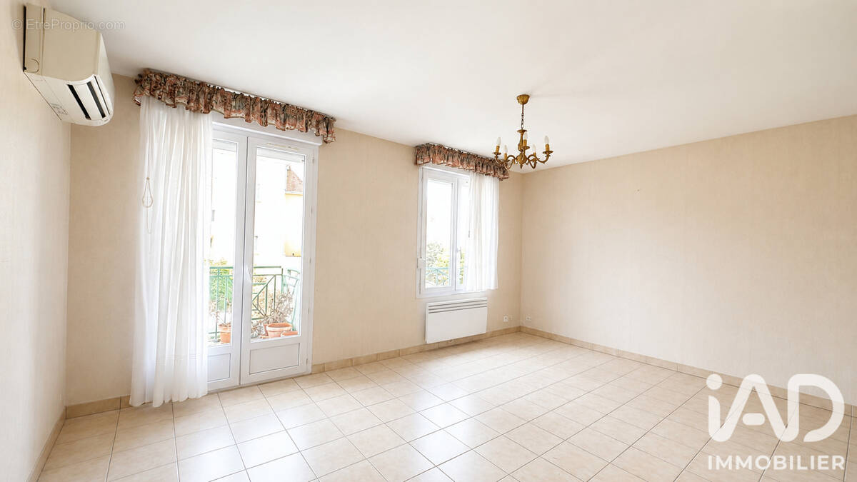 Appartement 55 m² à Mennecy  - photo 1