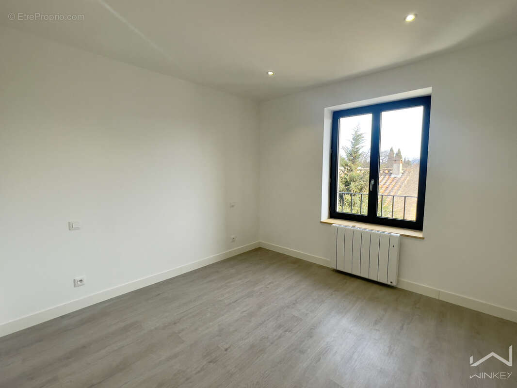 Appartement à SAINTE-CECILE-LES-VIGNES