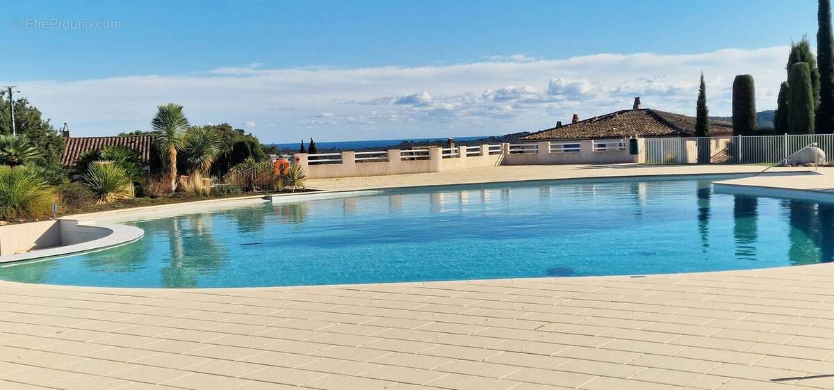 Appartement à ROQUEBRUNE-SUR-ARGENS