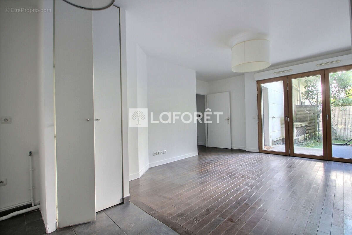Appartement à vendre à Suresnes 2 pièces avec jardin privatif, terrasse et parking Résidence récente - photo 5