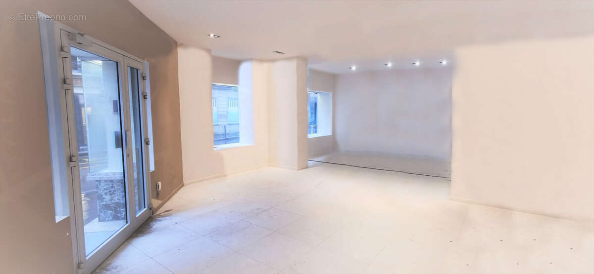 Commerce à PARIS-6E