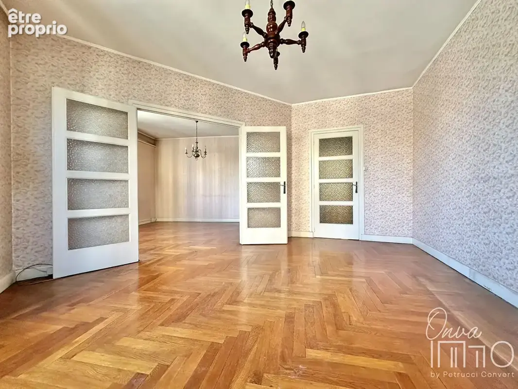 République/Charpennes - T4 de 98m² avec balcon et cave - photo 2