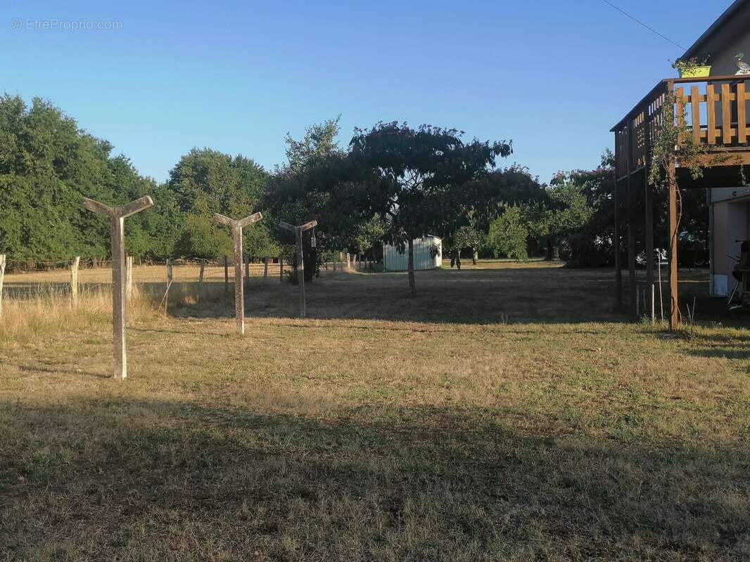 Maison familiale située à proximité d'un village prisé en bord de rivière. - photo 2