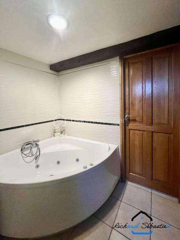 Maison à POIX-TERRON