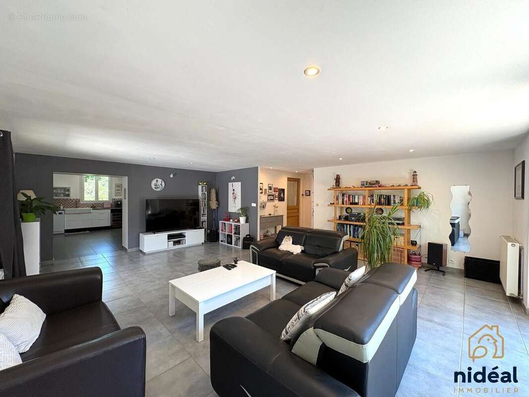 Maison 179 m² à Junas  - photo 5