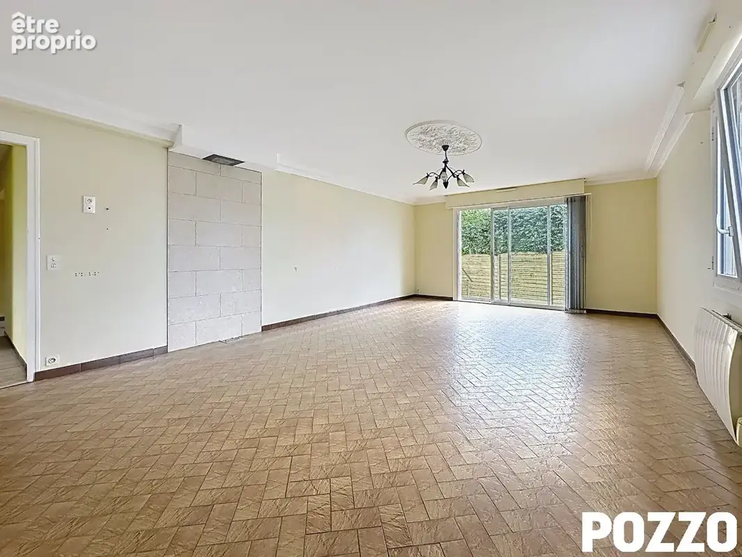A Vendre - Saint Jean De La Haize - Maison 7 pièce(s) 140.83 m² - sous sol - vie de plain pied - photo 3