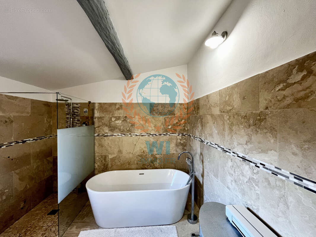 Maison à ROQUEBRUNE-SUR-ARGENS