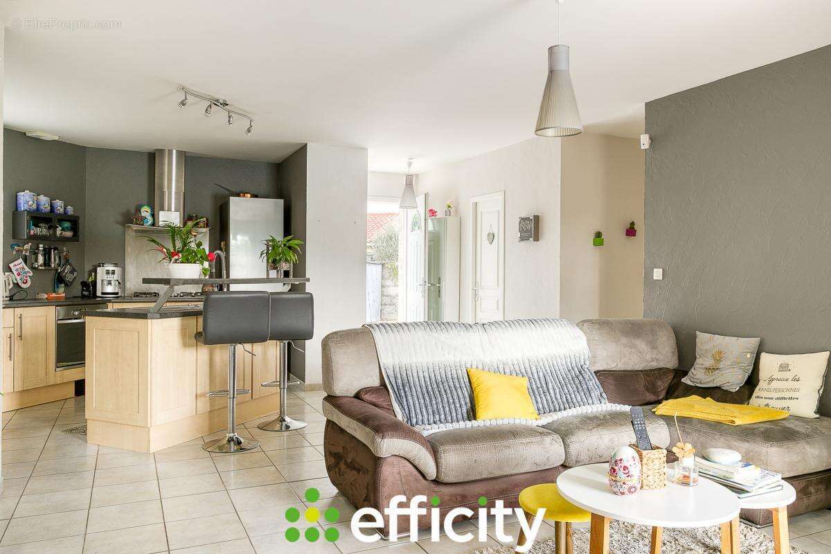 Maison à AUBERIVES-SUR-VAREZE