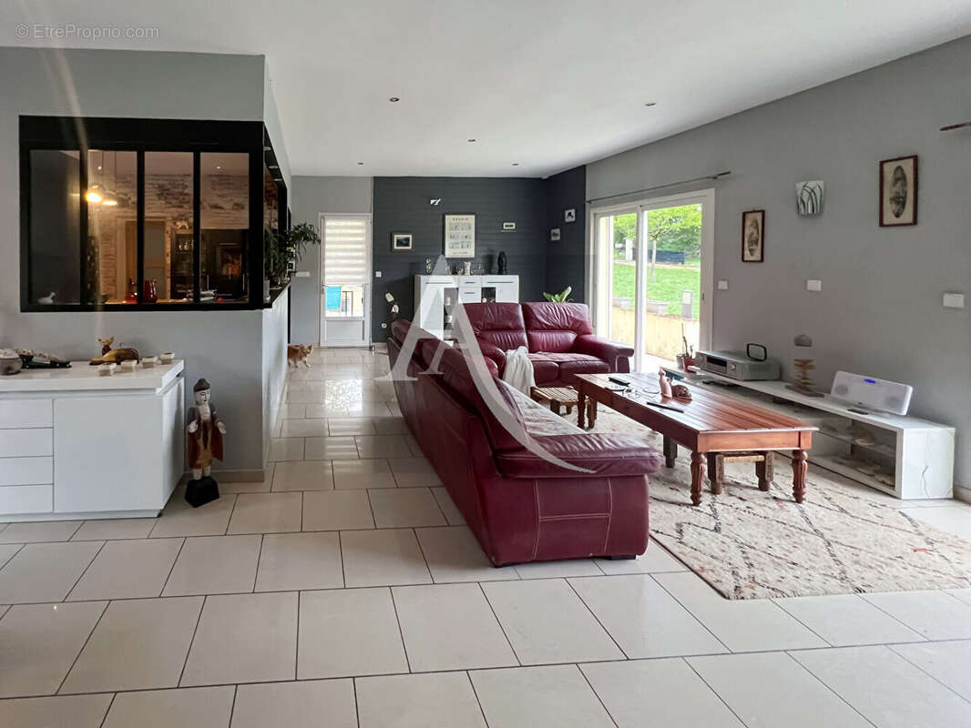 Maison à MONTAIGU-DE-QUERCY