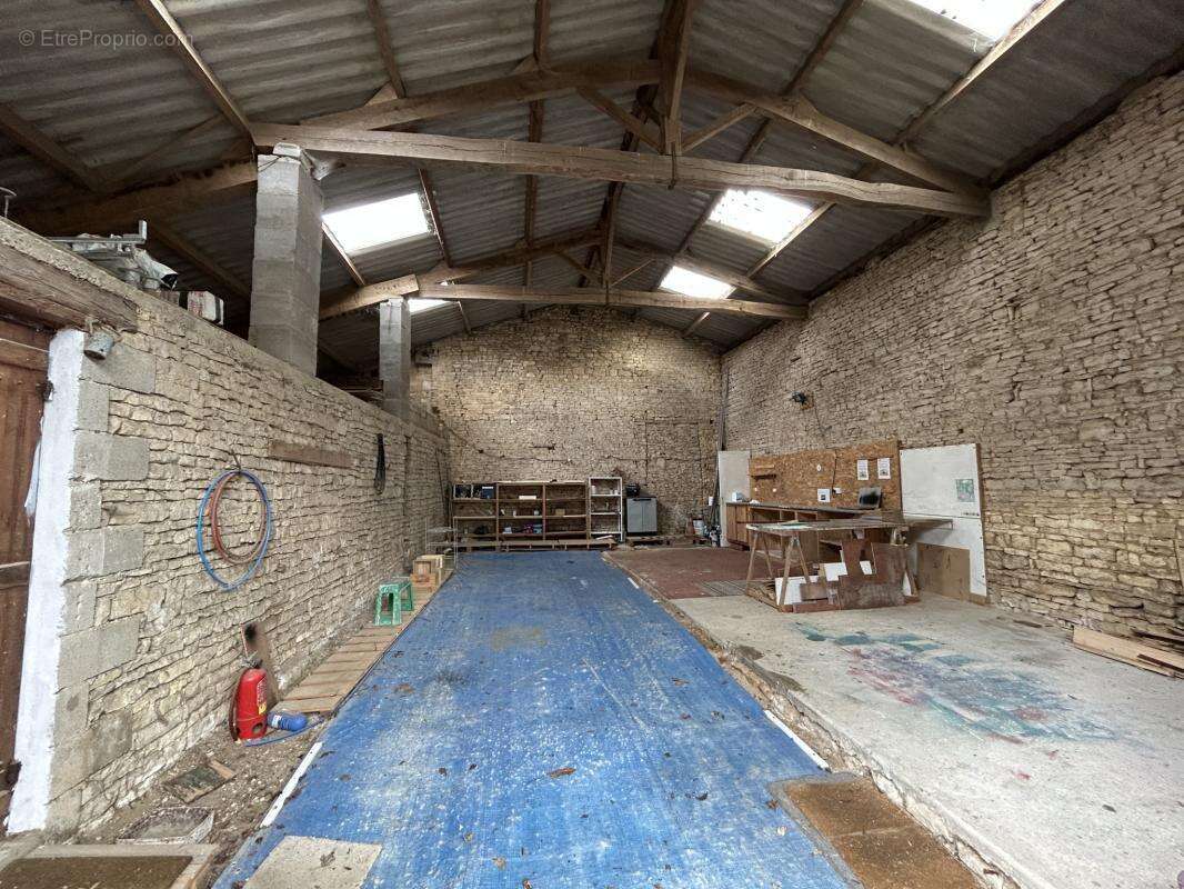 Maison de Campagne avec Garage, Carport et Potentiel d'Aména - photo 14