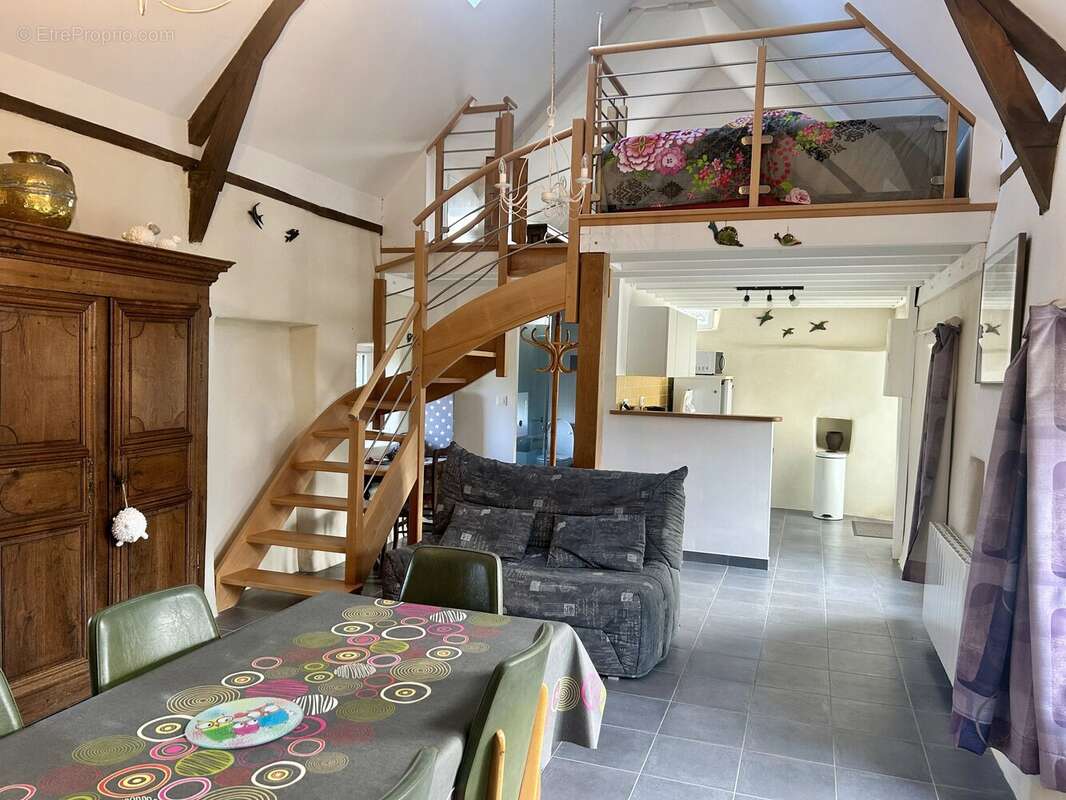 Maison à DOMJEAN