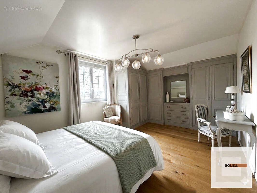 Maison à CRANVES-SALES